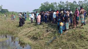 Photo of হত্যার পর নিখোঁজ বলে প্রচার, খালপাড়ে মিলল মাটিচাপা গৃহবধূর লাশ