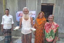 Photo of গাইবান্ধায় সঞ্চয়ের দুই লাখ টাকা উইপোকায় কাটা সেই কৃষকের পাশে দাঁড়ালেন  মিজানুর রহমান সুমন